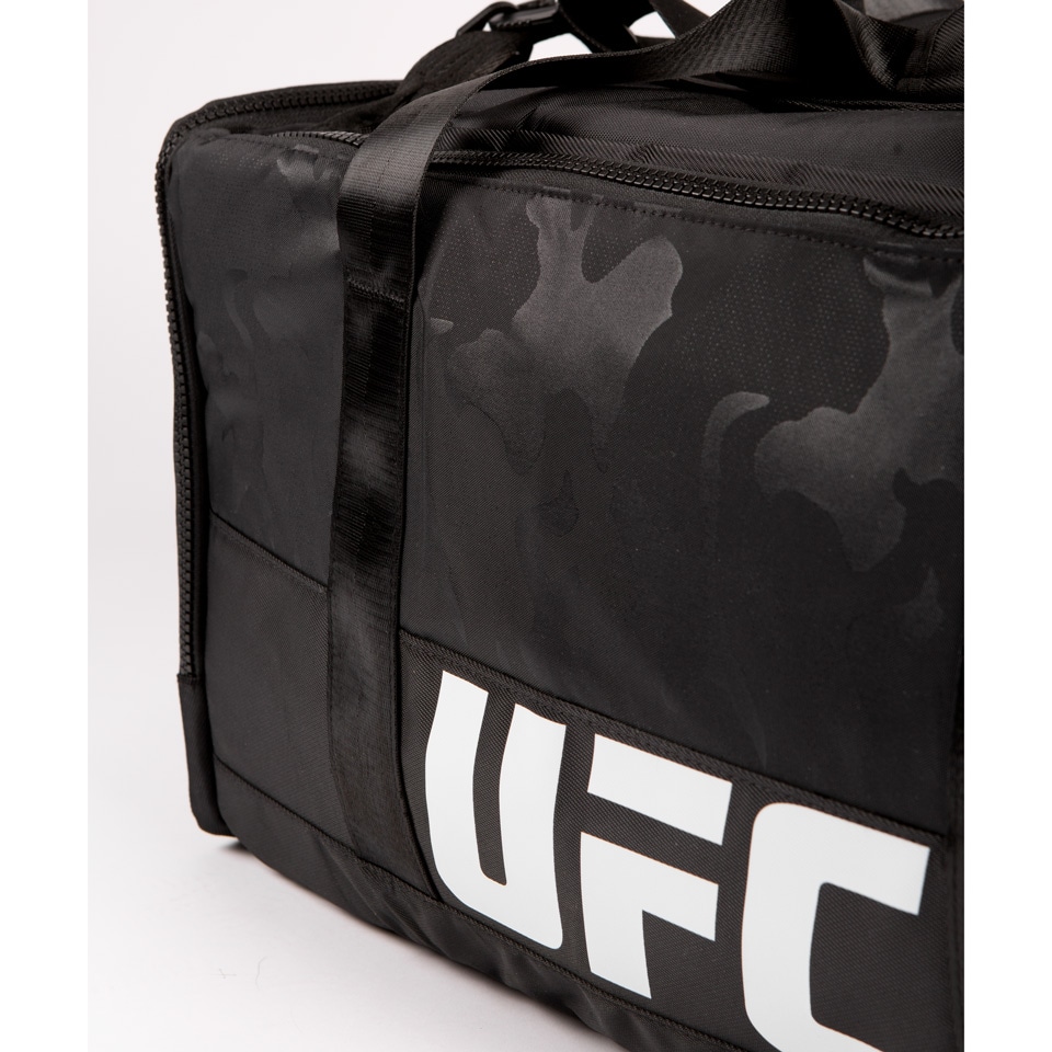 Köp UFC Venum Authentic Fight Week Gear Bag Online MM Sports
